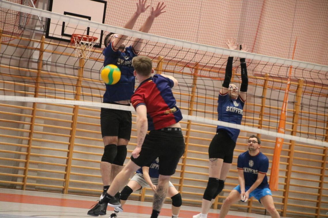 Złotowska Liga Siatkówki wróciła do gry. Emocje od pierwszego gwizdka Złotowska Liga Siatkówki wróciła do gry. Emocje od pierwszego gwizdka